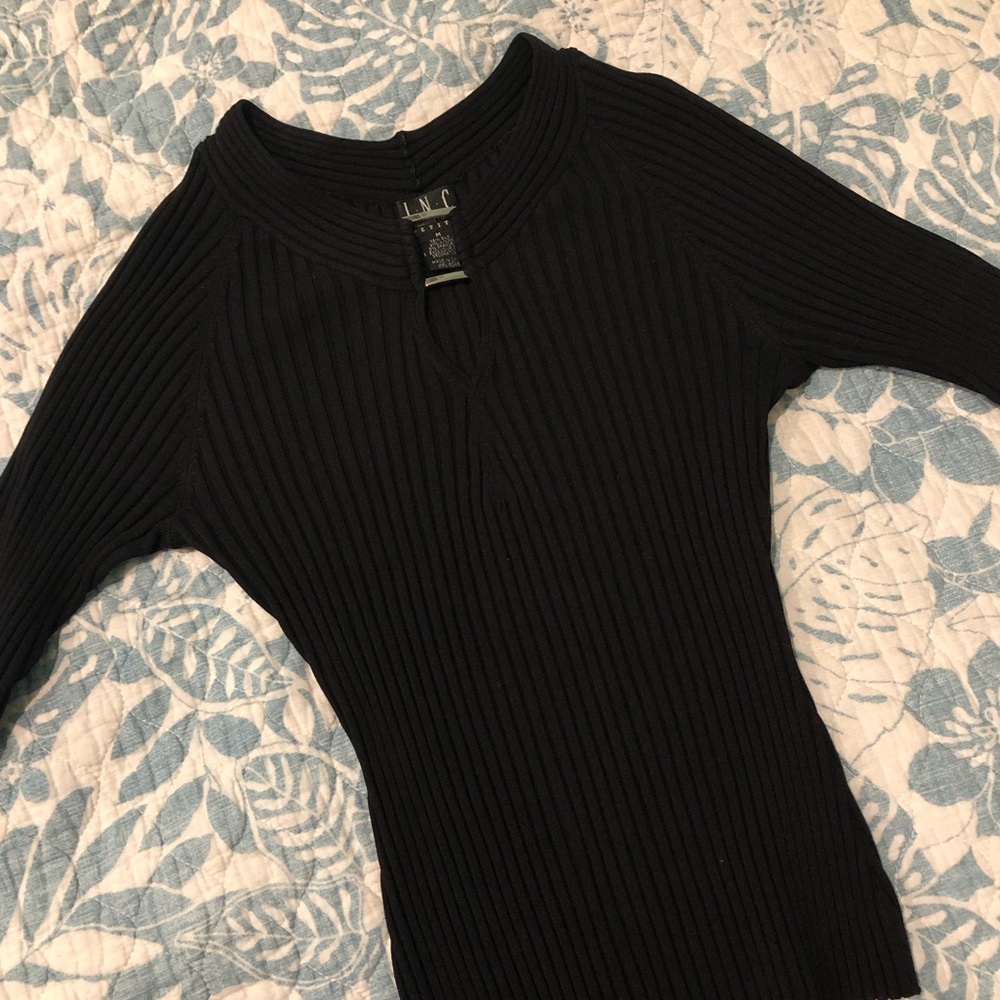 Ribbed square ring top